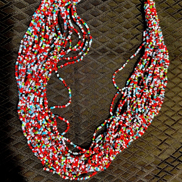 Beaded necklace - Picture 2 of 4